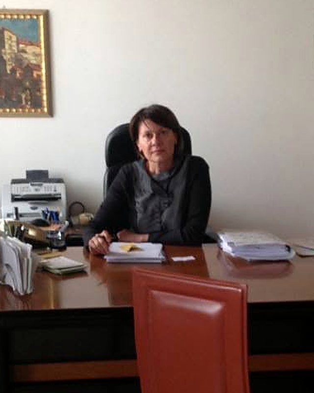 Avv. Paola Checchinato nel suo studio